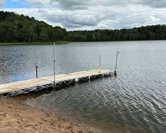Pleasant Lake Bed and Breakfast - Osceola