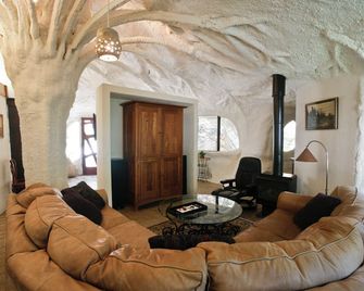 The Mushroom House - Pittsford - Phòng khách