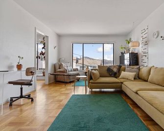 Two Bedroom Home Near the Freeway for Easy Access - San Francisco - Sala de estar