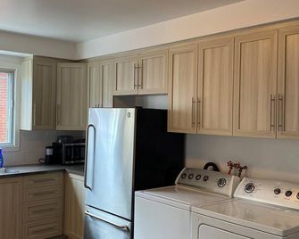 Chez Amie à Saint Léonard - Montreal - Kitchen