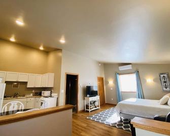 A Taste of Ely studio apartment, king bed - Ely - Bedroom
