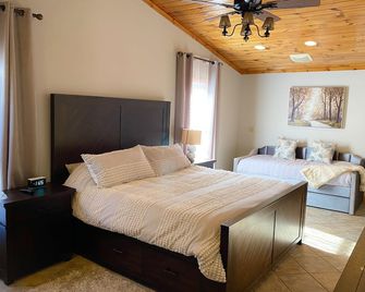 Adirondack home, near Gore Mt ski resort, North Creek, and Loon lake. - Chestertown - Спальня