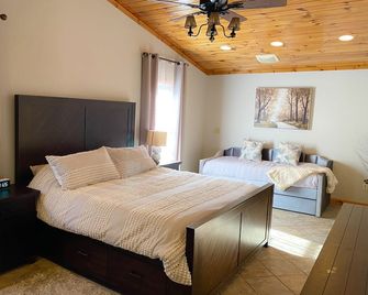 Adirondack home, near Gore Mt ski resort, North Creek, and Loon lake. - Chestertown - Спальня