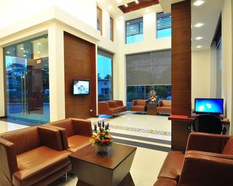 The Color Hotel - האט יאי - לובי