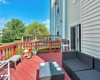 Relaxing, Gorgeous Townhouse with 2 Spacious Master Bedrooms - Chantilly