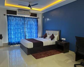 The Classic Verna Hotel - Verna - Bedroom