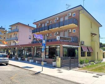 Albergo Elena - Lido delle Nazioni - Building