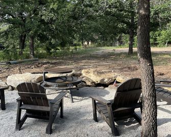 Cozy Hill Cabin 2 - Weatherford - Patio