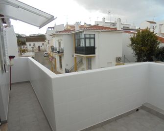 Lagos City Center Guest House & Hostel - Lagos - Balcón
