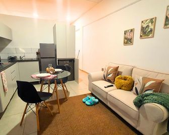 The Base, central affordable luxury - Johanesburgo - Sala de estar