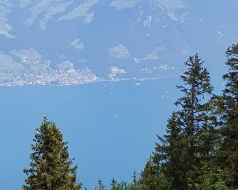 Two-bedroom Apartment for 4-5 guests with lake and mountain views - Emmetten - Outdoors view