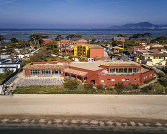 ibis Hyères Plage Thalassa - Hyères - Building