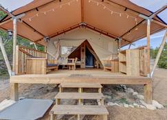 Tent #3 - Glamping on a Winery in Texas Hill Country - จอห์นสัน ซิตี้ - ลาน