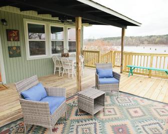 Gorgeous 2br Home In Clanton | Fast Wifi | Pet Frienddly - Clanton - Balcony