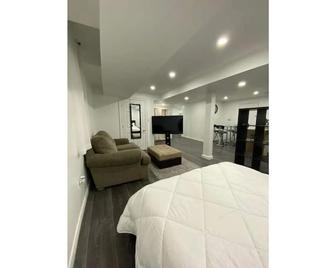 Adorable Quiet Open Concept Private Stud - Ajax - Dining room