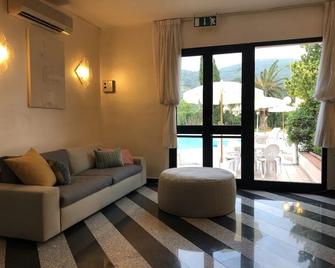 Arthotel Gabbiano Azzurro Due - Marciana Marina - Stue
