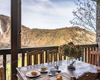 Room 'El Nogal' with Shared Pool, Shared Garden and Wi-Fi - 코바동가 - 발코니