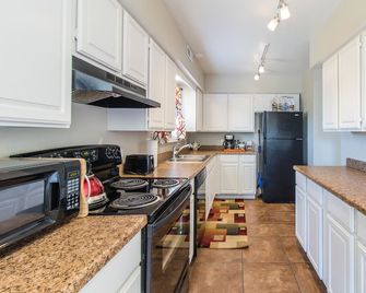 Temple Place #2 is a family friendly & convenient home located in town! - Vernal - Kök