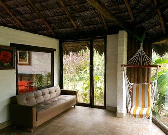 La Penal Amazon Lodge - Shell Mera - Living room