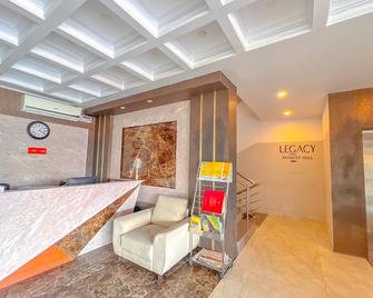 Aero Hotel Near Bangalore International Airport - Bagaluru - Front desk
