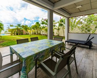 Villa Neuve de 3 Chambre Pied Dans L'eau - Pointe aux Sables - Patio
