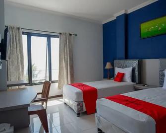 RedDoorz Plus Syariah @ Hotel Boulevard Luwuk - Luwuk - Habitació