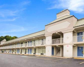 Motel 6 Pulaski Tn - Pulaski - Gebäude