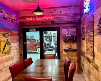 1929 Man cave apartment with 1 bedroom and AC, fiber optic WiFi in Hillsdale - Hillsdale