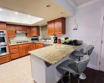 Family Vacation Home, Hotspa, Bbq, Firepit, Game, Parking! Close To Delmar - San Diego - Cocina