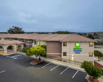 Holiday Inn Express & Suites Marina - State Beach Area By IHG - Marina - Gebäude
