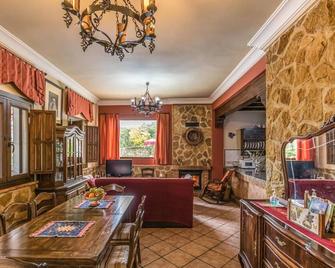 Amazing Home In Crdoba With 4 Bedrooms, - Carcabuey - Comedor