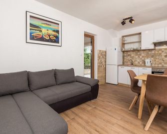 Nice Apartment In Cres With Kitchen - Cres - Pokój dzienny