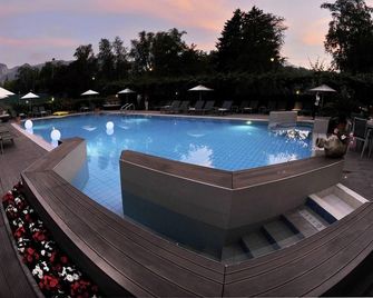 Hotel Florida - לוויקו טרמה - בריכה