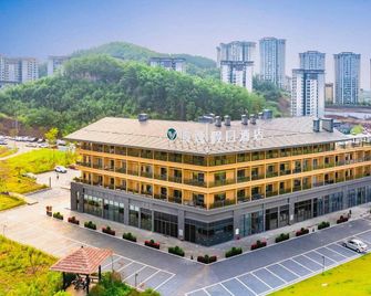 Guangyuan Junyi Holiday Hotel (Aoyuan Sports Center Branch) - Guangyuan - Building