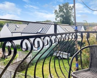 3 Bedroom Lovely Apartment In Wiselka - Wisełka - Balkon