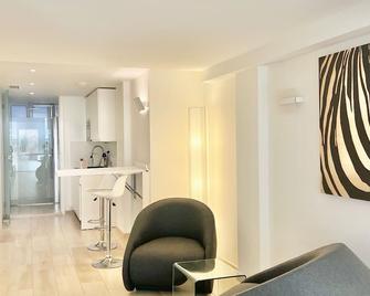 Traverse Des Artistes - Cannes - Salon