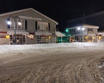 Cozy Apt close to the Catskill Park,Skiing, Hiking and more! - Margaretville - Building