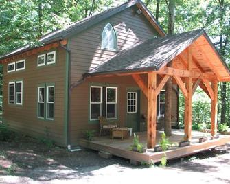 Timber frame cabin located nextt to the Clarion River & North Country Trail - Shippenville - Patio