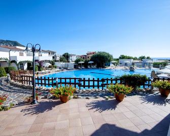 Hotel Resort Nuraghe Arvu - Dorgali - Басейн
