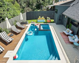 La Buena Vida: Modern Oasis w/ Pool, Spa, & Sauna - Austin - Piscine