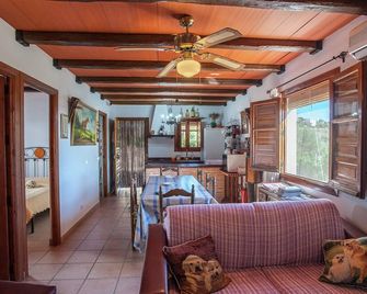 Pool Getaway Near Antequera - Villanueva de la Concepcion - Living room