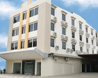 Hotel Aroma Inn Pontianak - Pontianak - Building