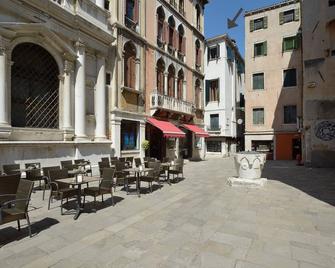 Residence La Fenice - Venice - Building