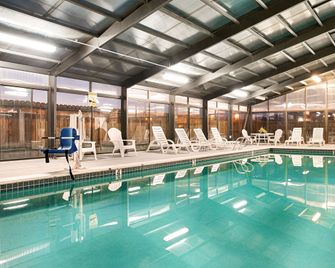 SureStay by Best Western Fernley - Fernley - Pool