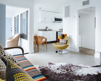 Hotel El Cid by AvantStay - Palm Springs - Living room