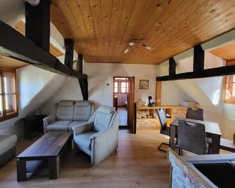Cozy vacation apartment for 1 to 4 people. Perfect for a little time out - Frielendorf - Wohnzimmer