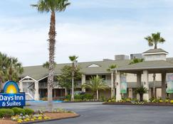 Days Inn & Suites by Wyndham Jekyll Island - Jekyll Island - Bâtiment
