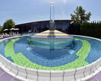 Santé Royale Hotel & Gesundheitsresort - Wolkenstein - Pool