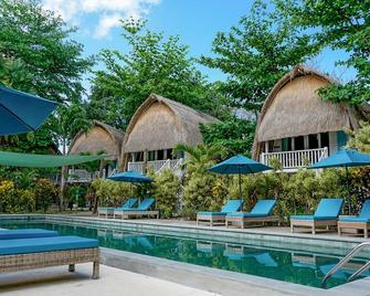 Hai Tide Beach Resort - Nusa Penida - Bể bơi