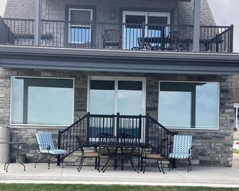 Lakeside Retreat-Overlooking The Scenic Beauty Of Lake Erie, Lorain,ohio - Lorain - Edificio